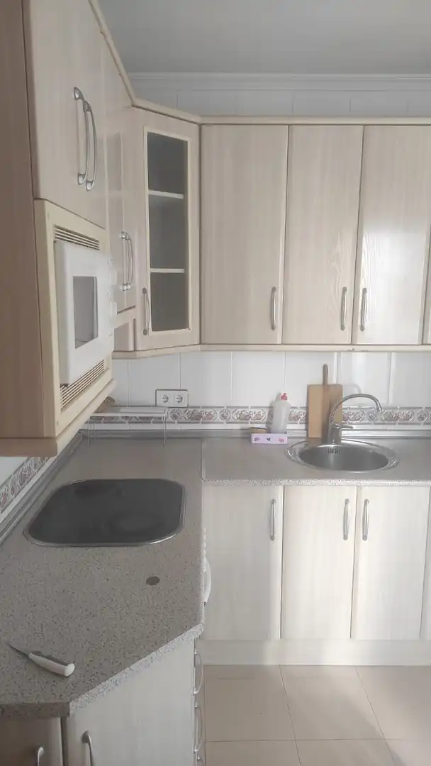 Cocina de Apartamento de alquiler en Cáceres con Aire acondicionado, Calefacción y Amueblado