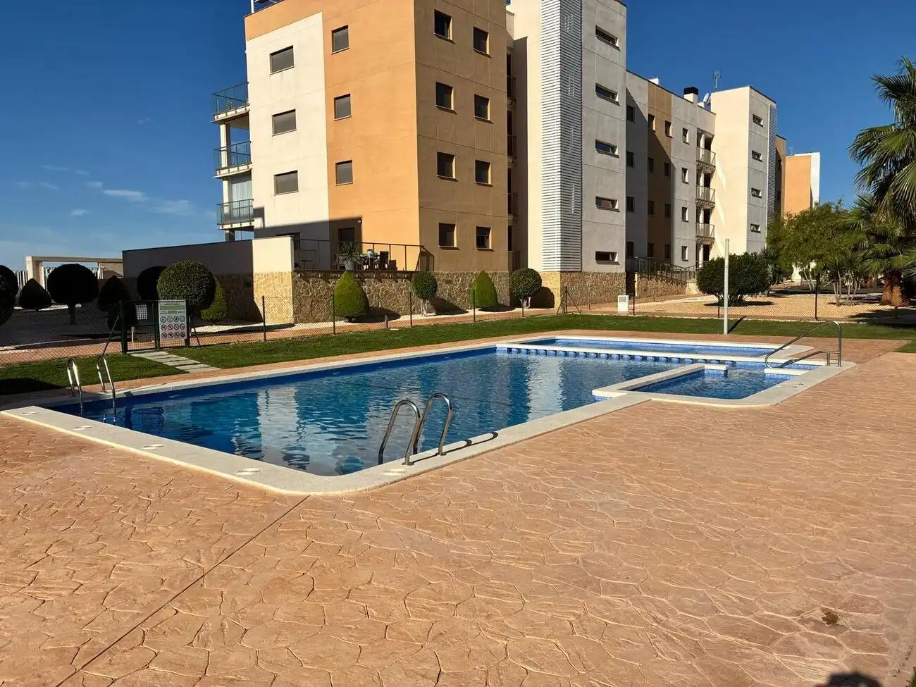 Piscina de Apartament en venda en Orihuela amb Aire condicionat, Jardí privat i Terrassa