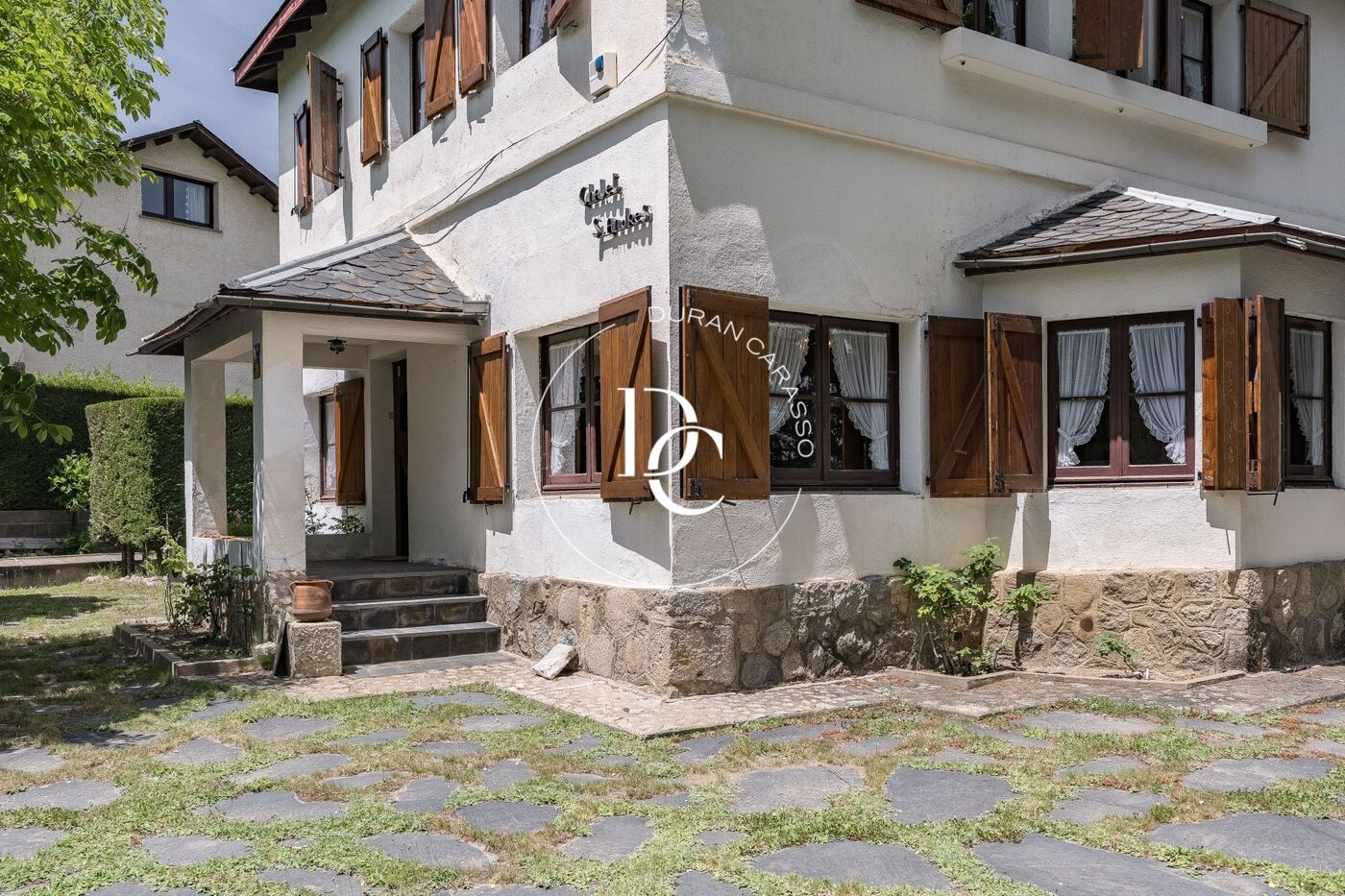 Vista exterior de Casa o xalet en venda en Puigcerdà amb Calefacció, Jardí privat i Terrassa