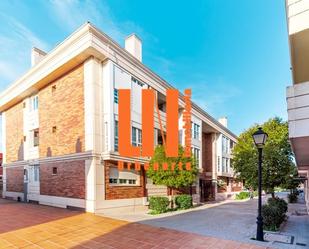 Exterior view of Flat to rent in Villanueva de la Cañada  with Air Conditioner, Terrace and Balcony