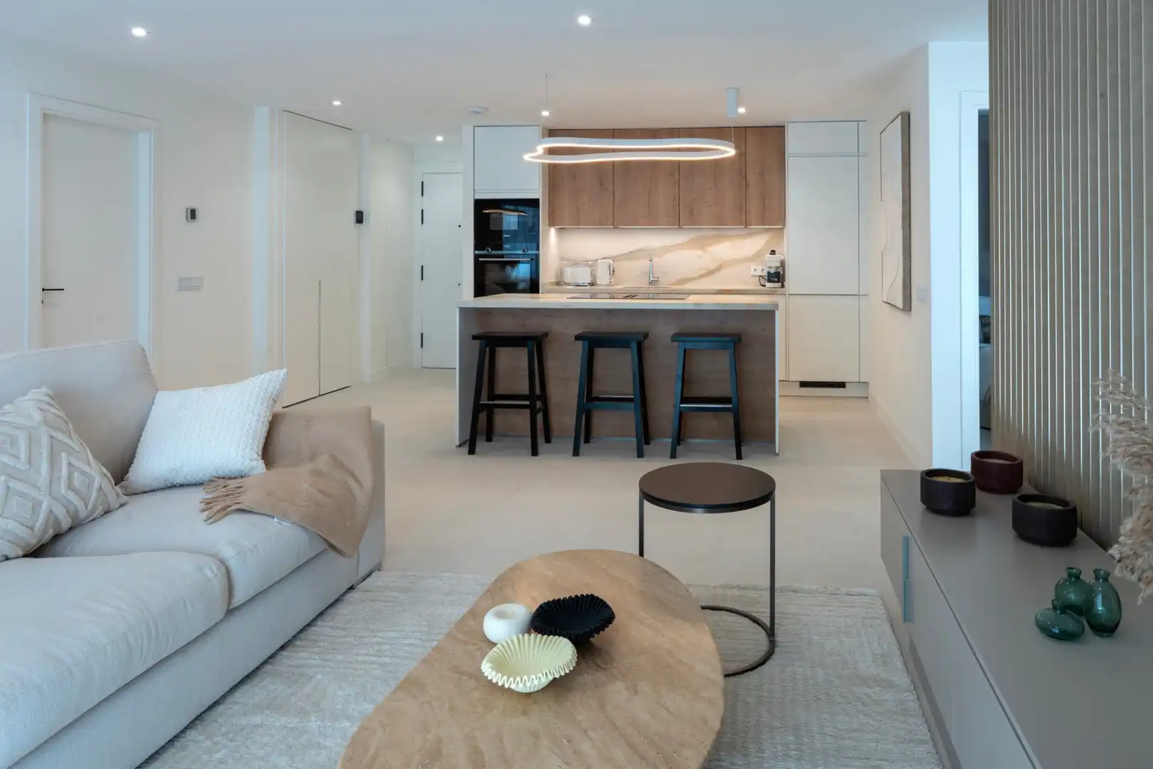 Sala de estar de Apartamento en venta en Marbella con Terraza, Amueblado y Balcón