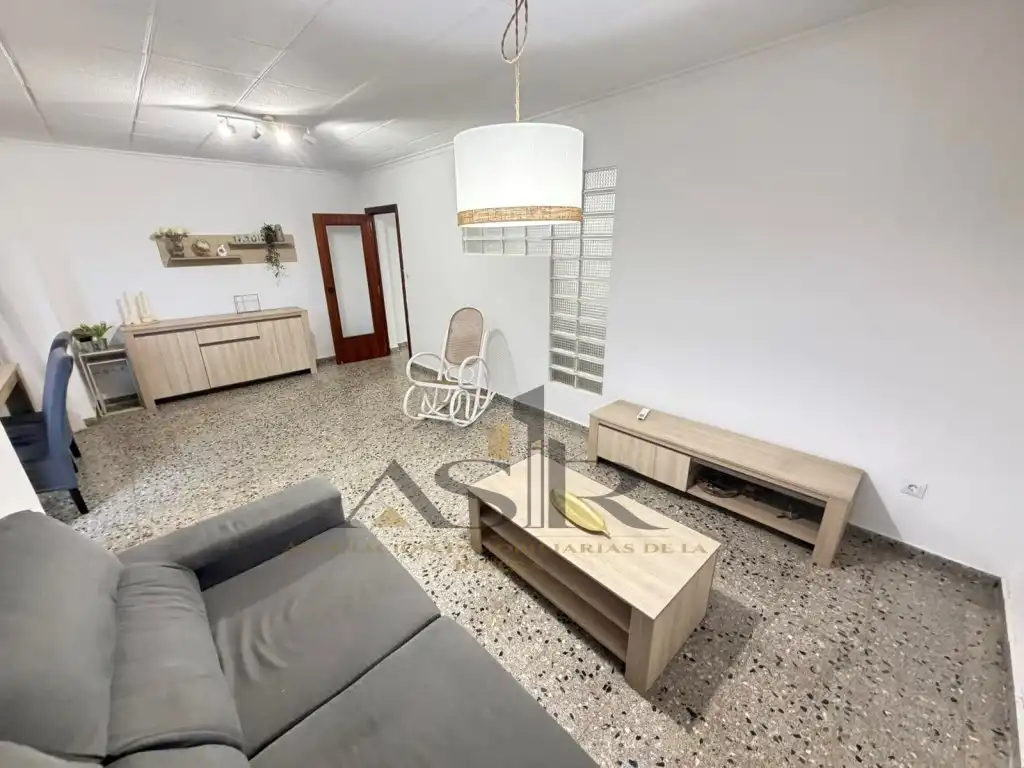 Sala d'estar de Pis en venda en Casc Urbà