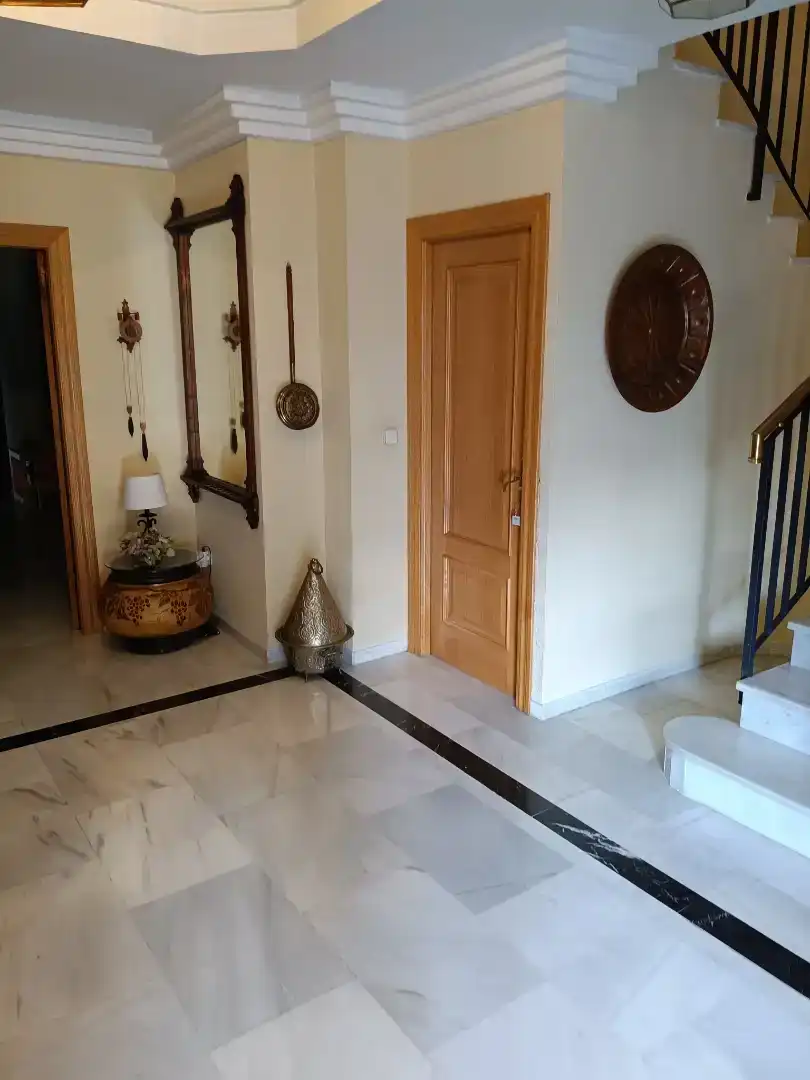 Casa adosada en venda en Jaén amb Piscina, Moblat i Balcó