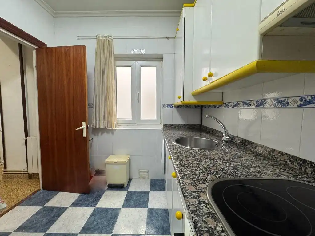 Cuina de Pis en venda en Torrelavega  amb Calefacció i Balcó
