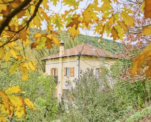 Vista exterior de Casa o xalet en venda en El Pont de Bar amb Calefacció, Jardí privat i Parquet
