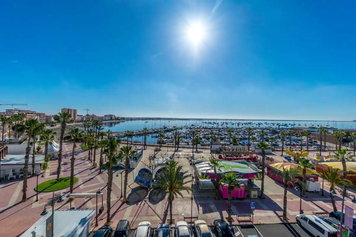 Vista exterior de Àtic de lloguer en San Pedro del Pinatar amb Traster i Moblat