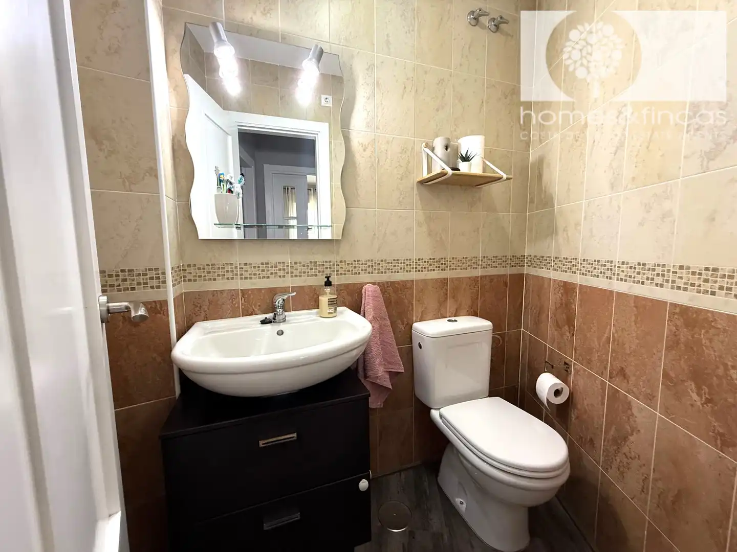 Badezimmer von Wohnung zum Verkauf in Ayamonte mit Klimaanlage und Balkon