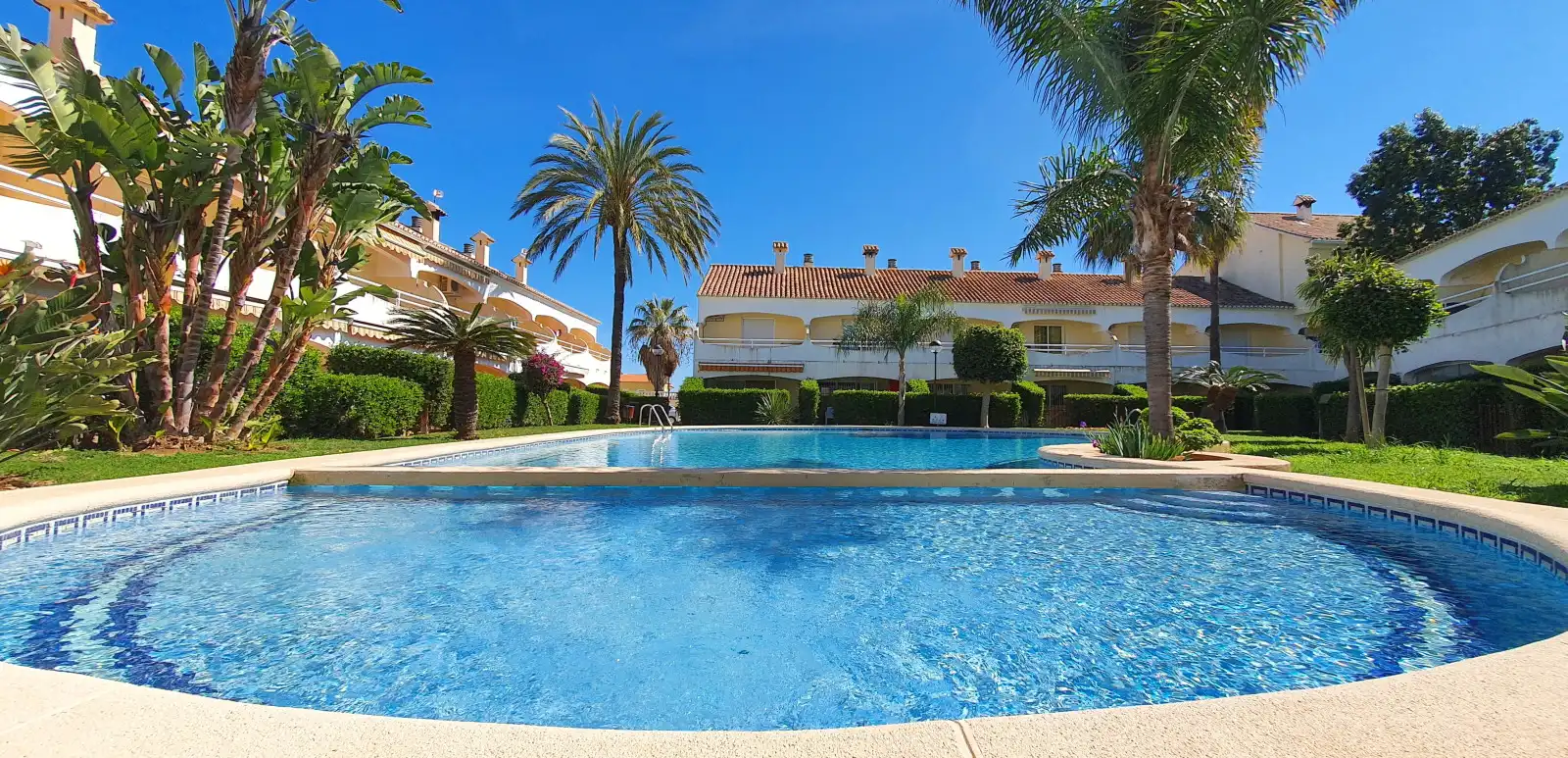 Piscina de Casa adosada de lloguer en Dénia amb Aire condicionat, Calefacció i Terrassa