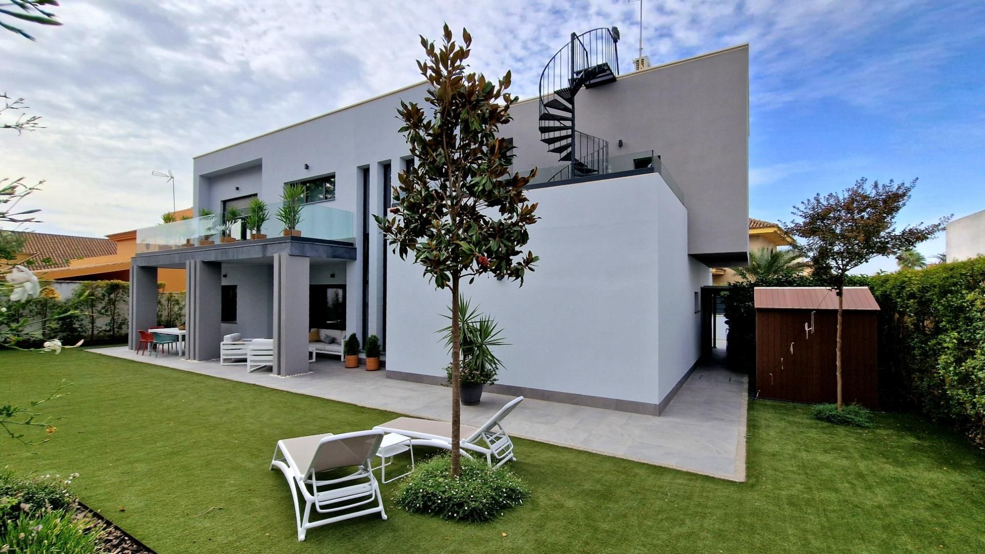 Vista exterior de Casa o chalet en venta en Valencina de la Concepción con Jardín privado, Terraza y Trastero