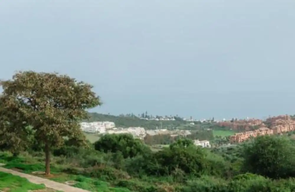 Außenansicht von Einfamilien-Reihenhaus zum Verkauf in Casares mit Klimaanlage, Privatgarten und Terrasse