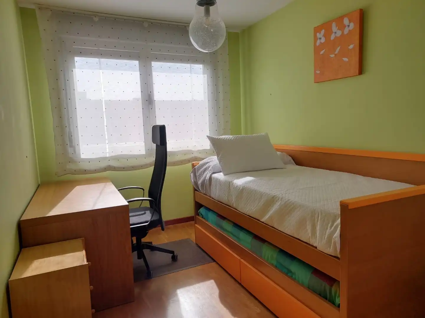 Habitación de Piso de alquiler en Gijón  con Calefacción, Jardín privado y Parquet