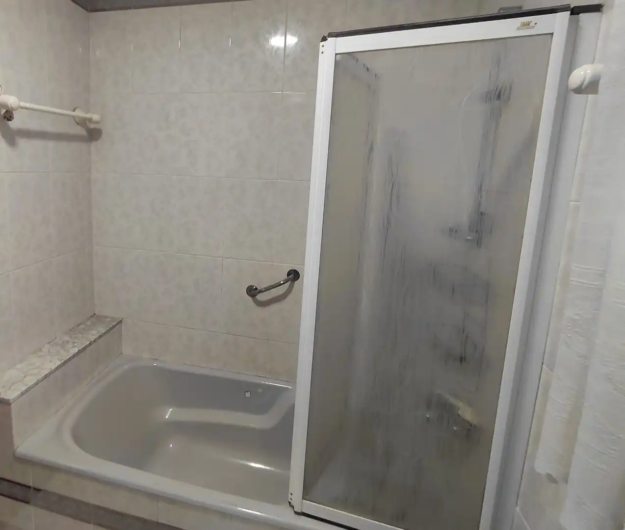 Baño de Casa o chalet en venta en Oleiros con Calefacción, Jardín privado y Parquet