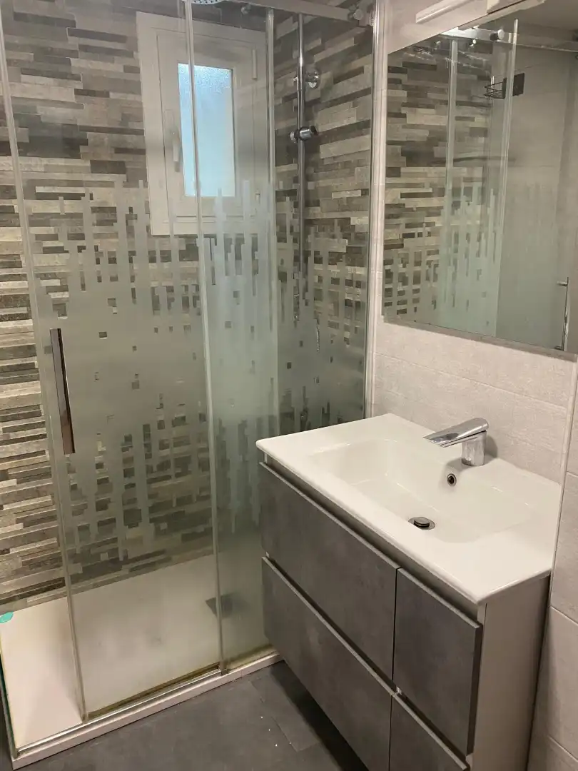 Baño de Piso de alquiler en Móstoles con Calefacción, Jardín privado y Terraza