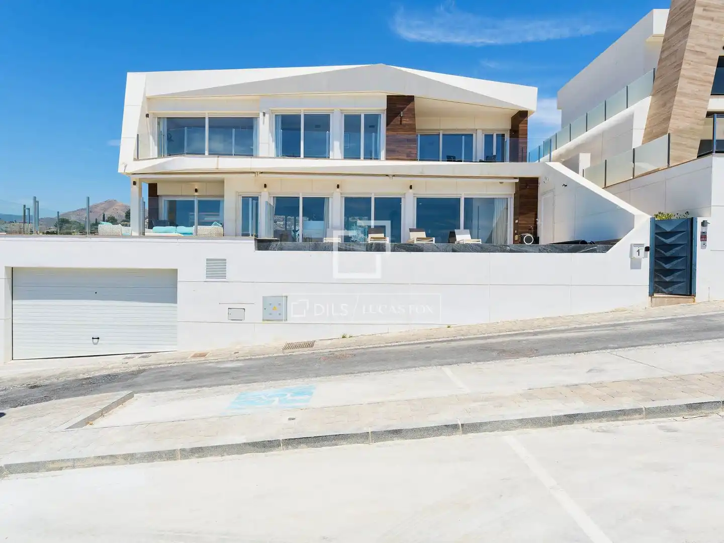 Vista exterior de Casa o chalet en venta en Almuñécar con Aire acondicionado y Terraza