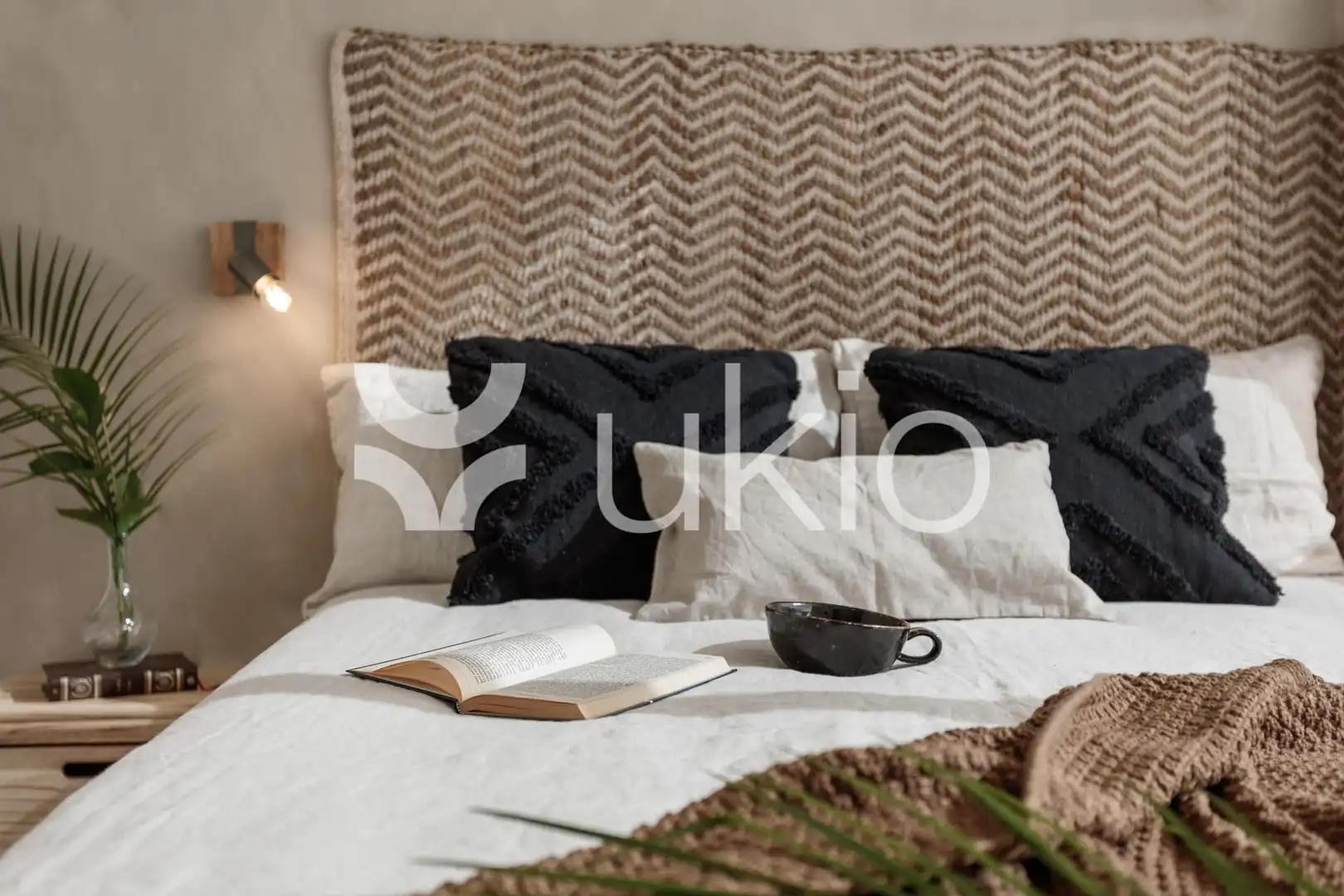 Dormitori de Apartament de lloguer en Madrid amb Aire condicionat, Calefacció i Moblat
