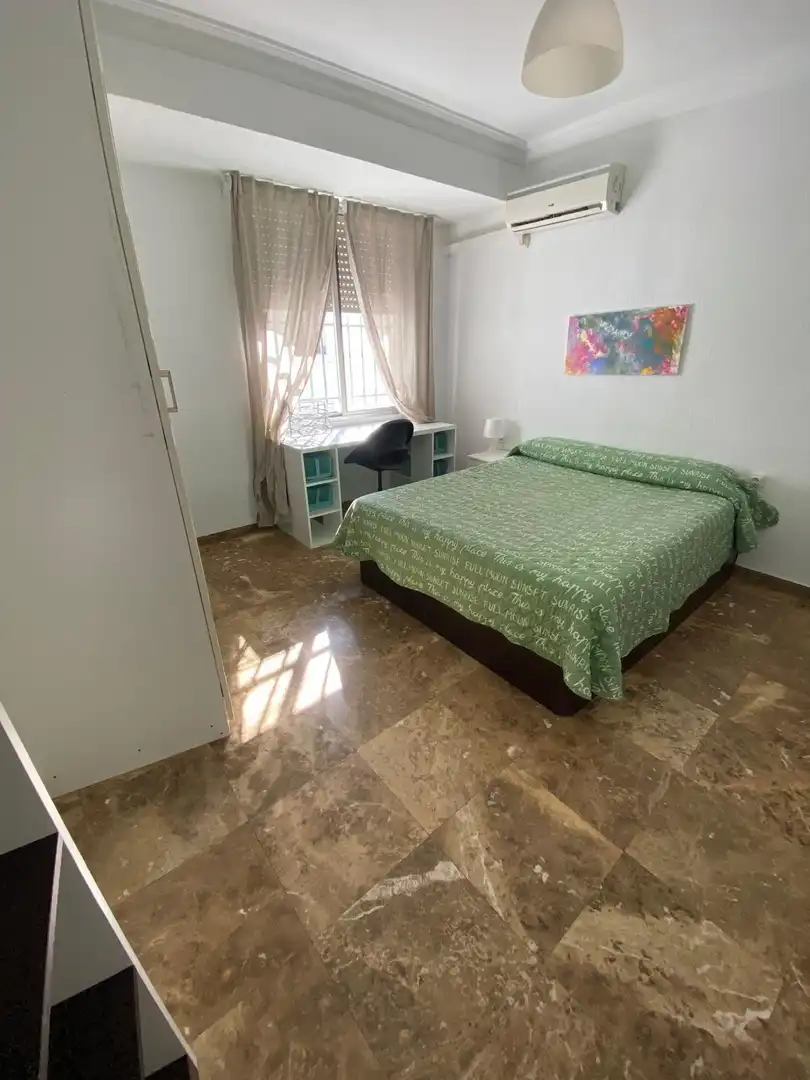 Habitación de Piso de alquiler en Sevilla con Aire acondicionado, Calefacción y Amueblado