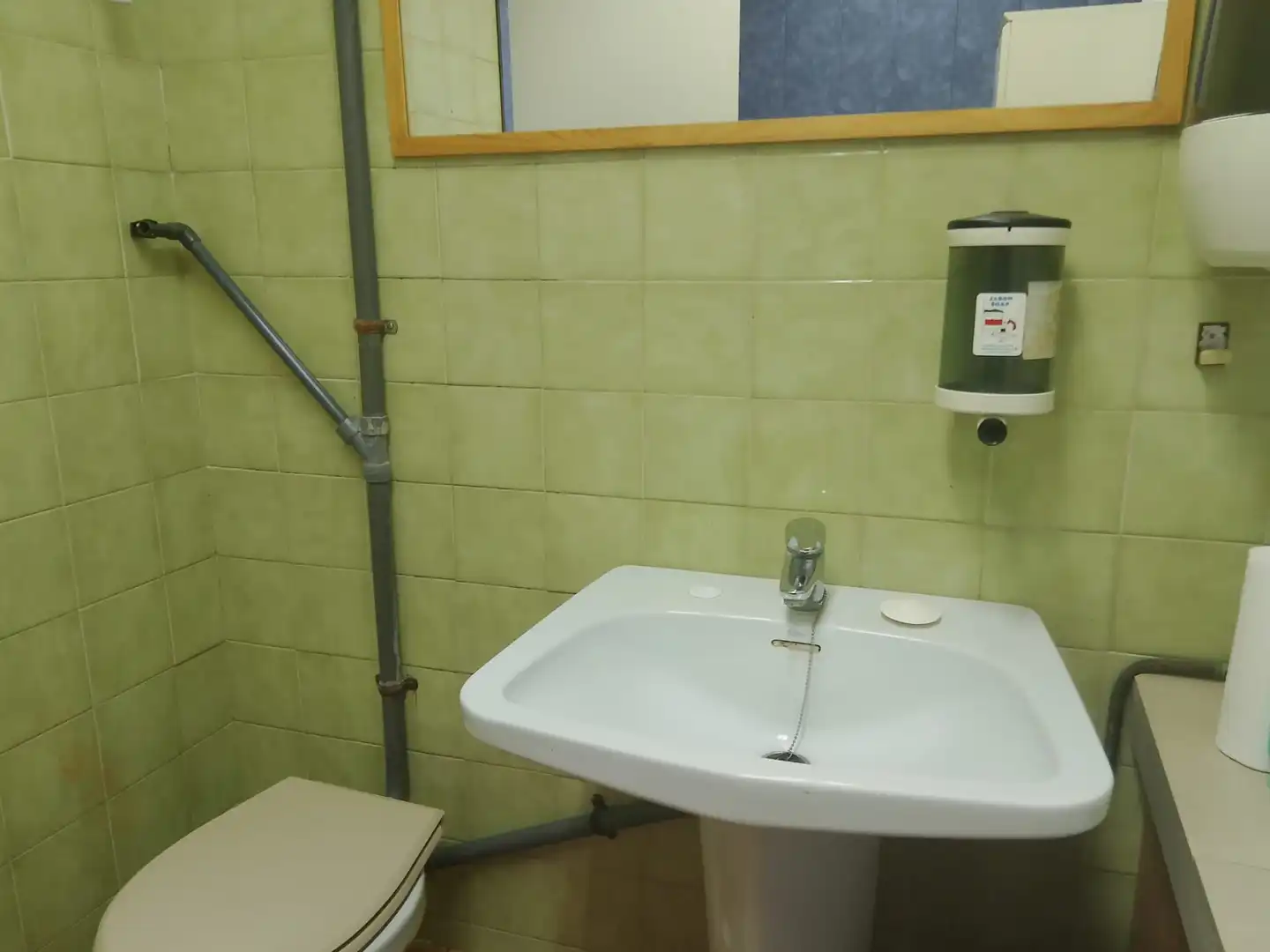 Badezimmer von Geschaftsraum zur Miete in Barberà del Vallès mit Klimaanlage