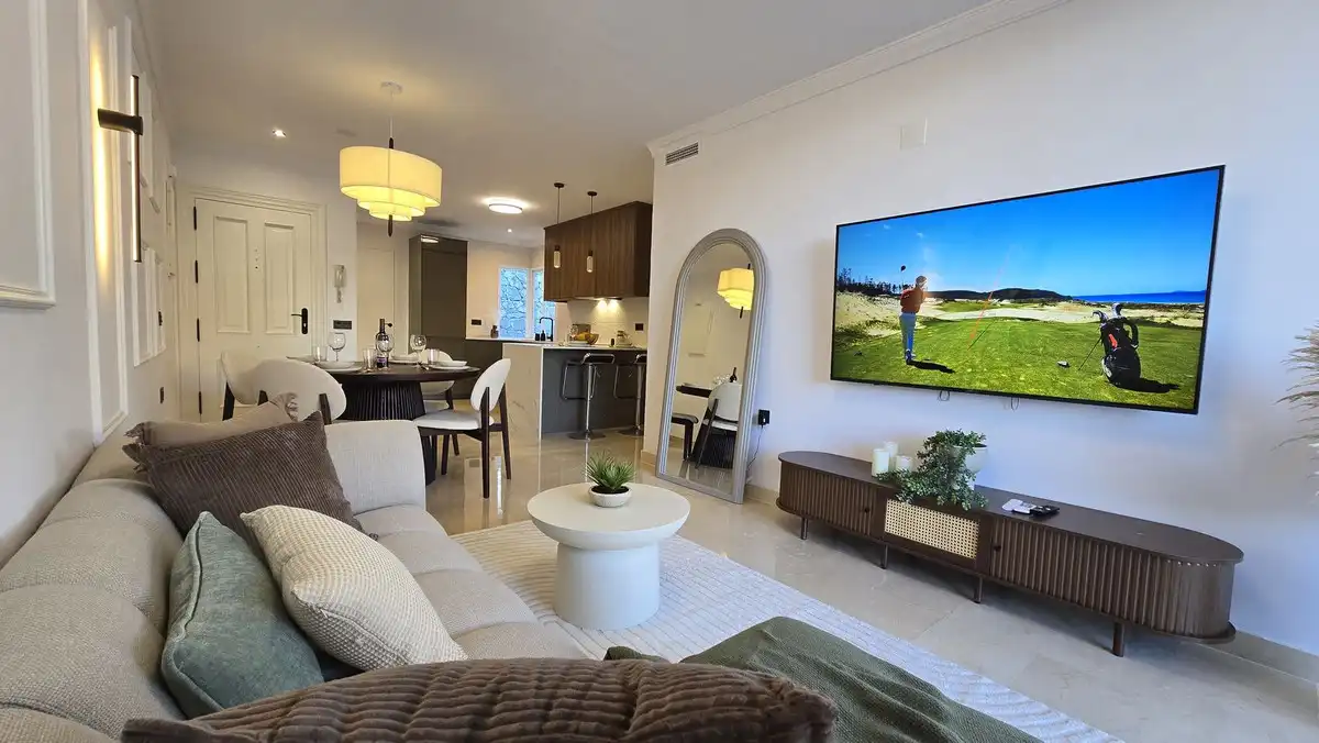 Sala de estar de Apartamento en venta en Benahavís con Aire acondicionado, Terraza y Piscina comunitaria