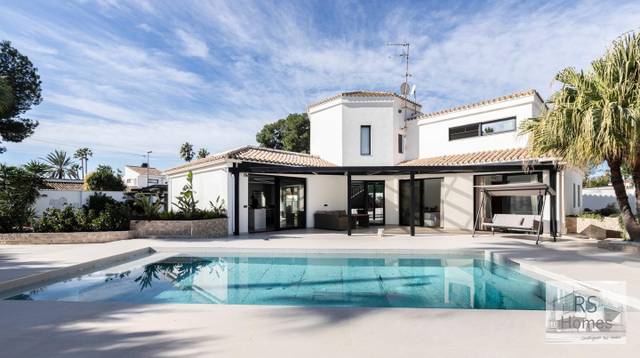 Casa-chalet en Venta en El Paraíso - Los Almendros