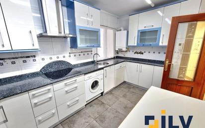 Kitchen of Flat for sale in Portugalete  with Heating