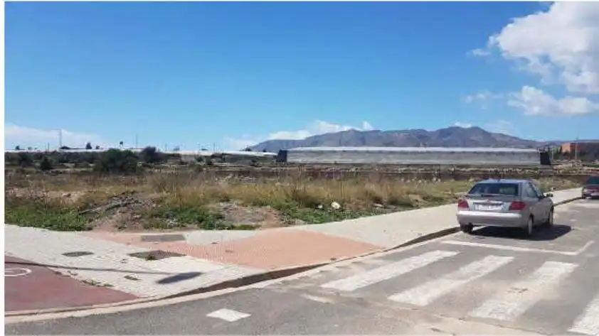 Wohnbaugrundstück zum Verkauf in Avenida Ronda del Oeste