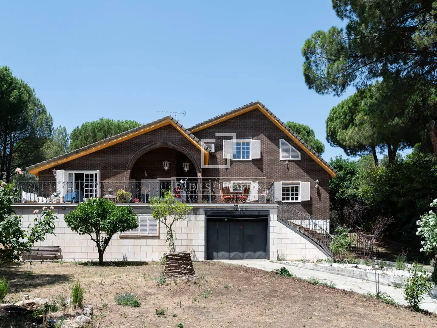 Vista exterior de Casa o xalet en venda en San Martín de Valdeiglesias amb Aire condicionat, Jardí privat i Terrassa