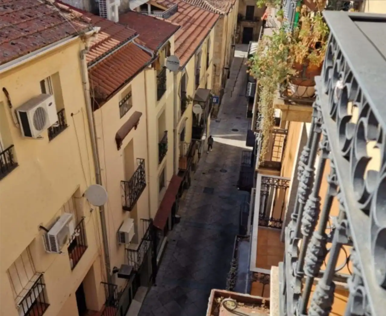 Außenansicht von Maisonette zum Verkauf in Plasencia mit Klimaanlage, Heizung und Terrasse