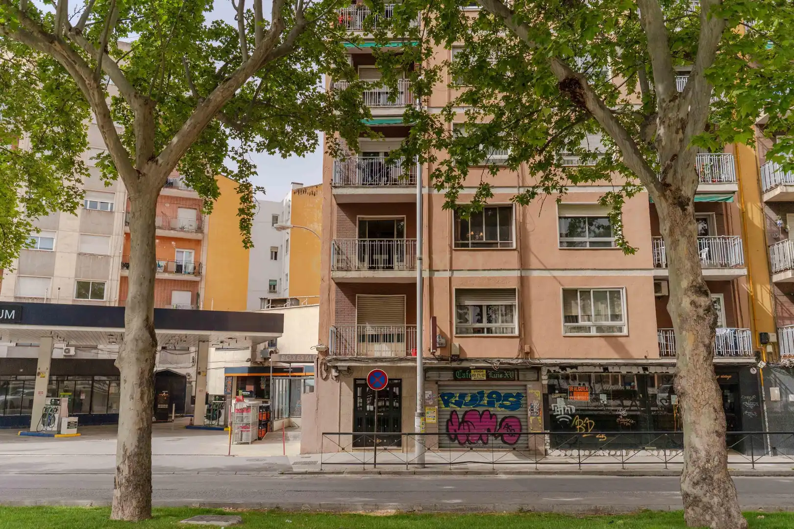 Vista exterior de Apartament en venda en Granada amb Balcó