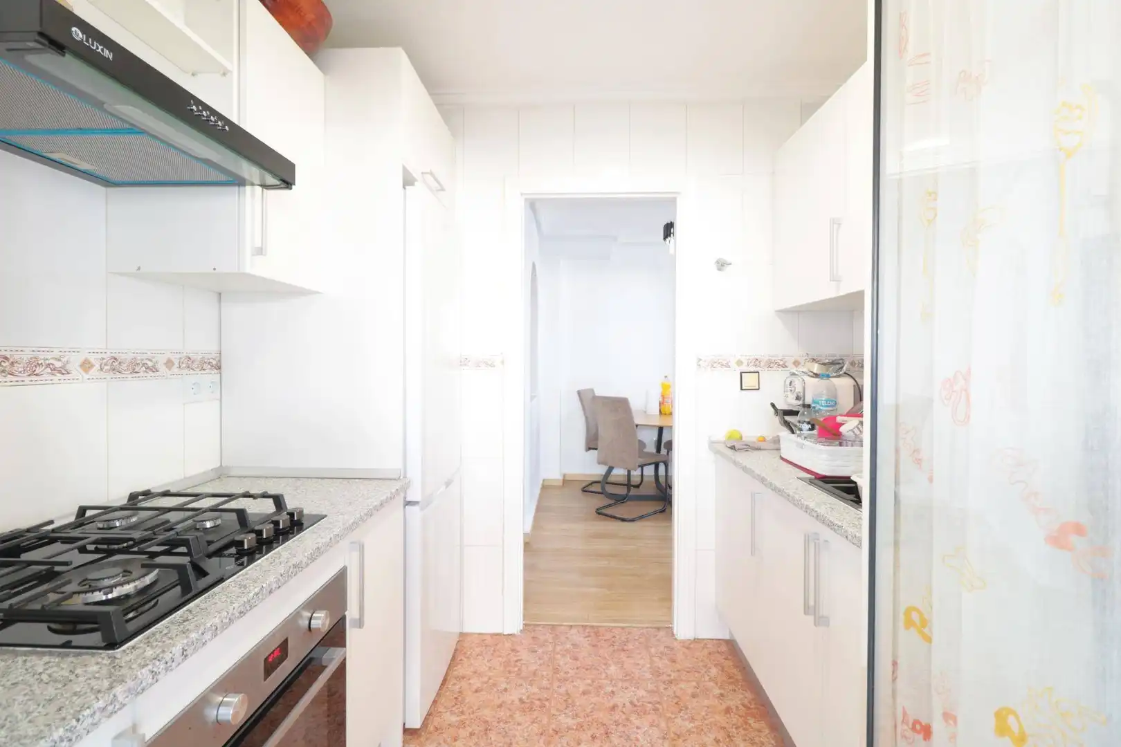 Cocina de Piso en venta en Torrevieja con Jardín privado, Amueblado y Piscina comunitaria
