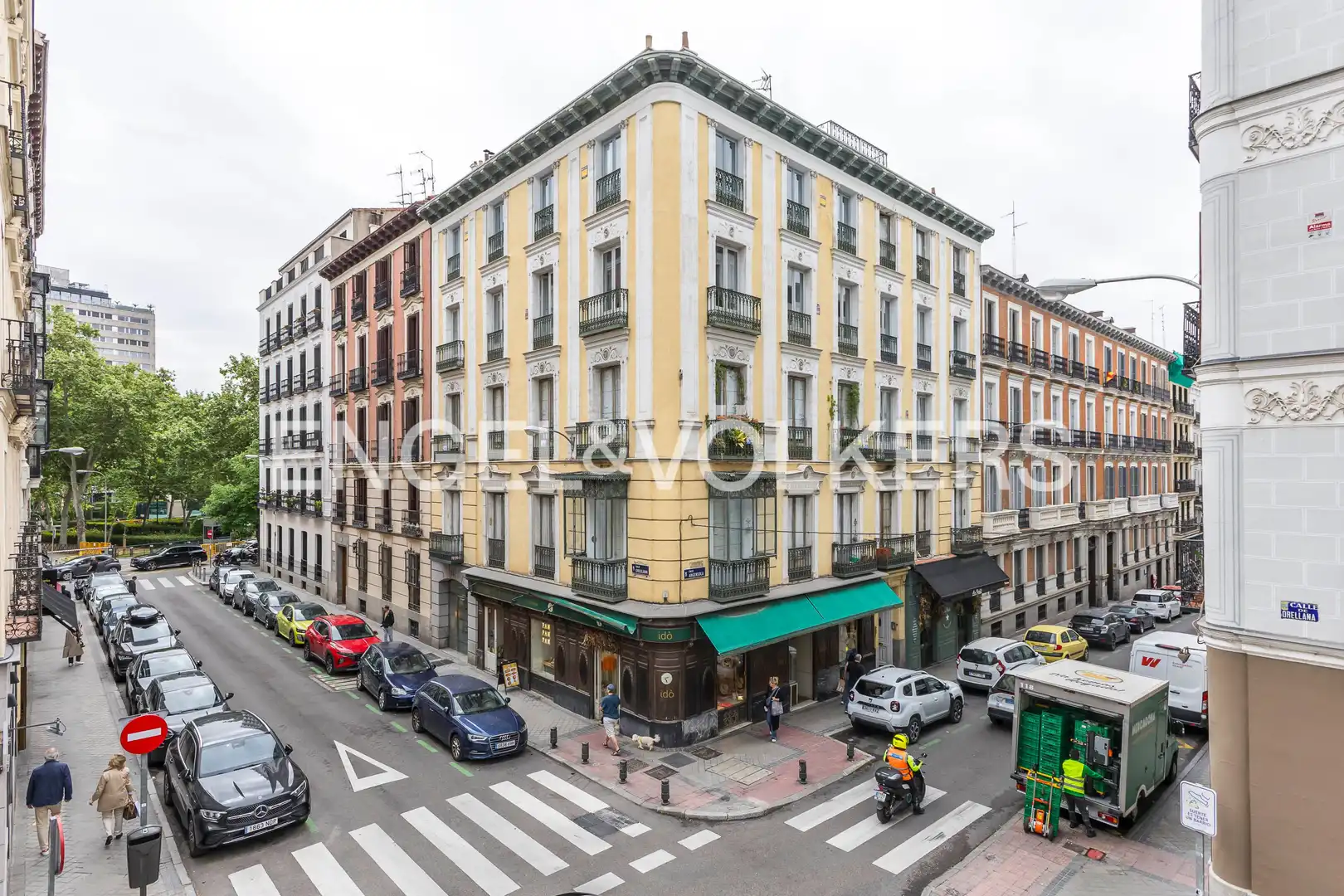 Vista exterior de Piso de alquiler en Madrid con Calefacción, Parquet y Balcón