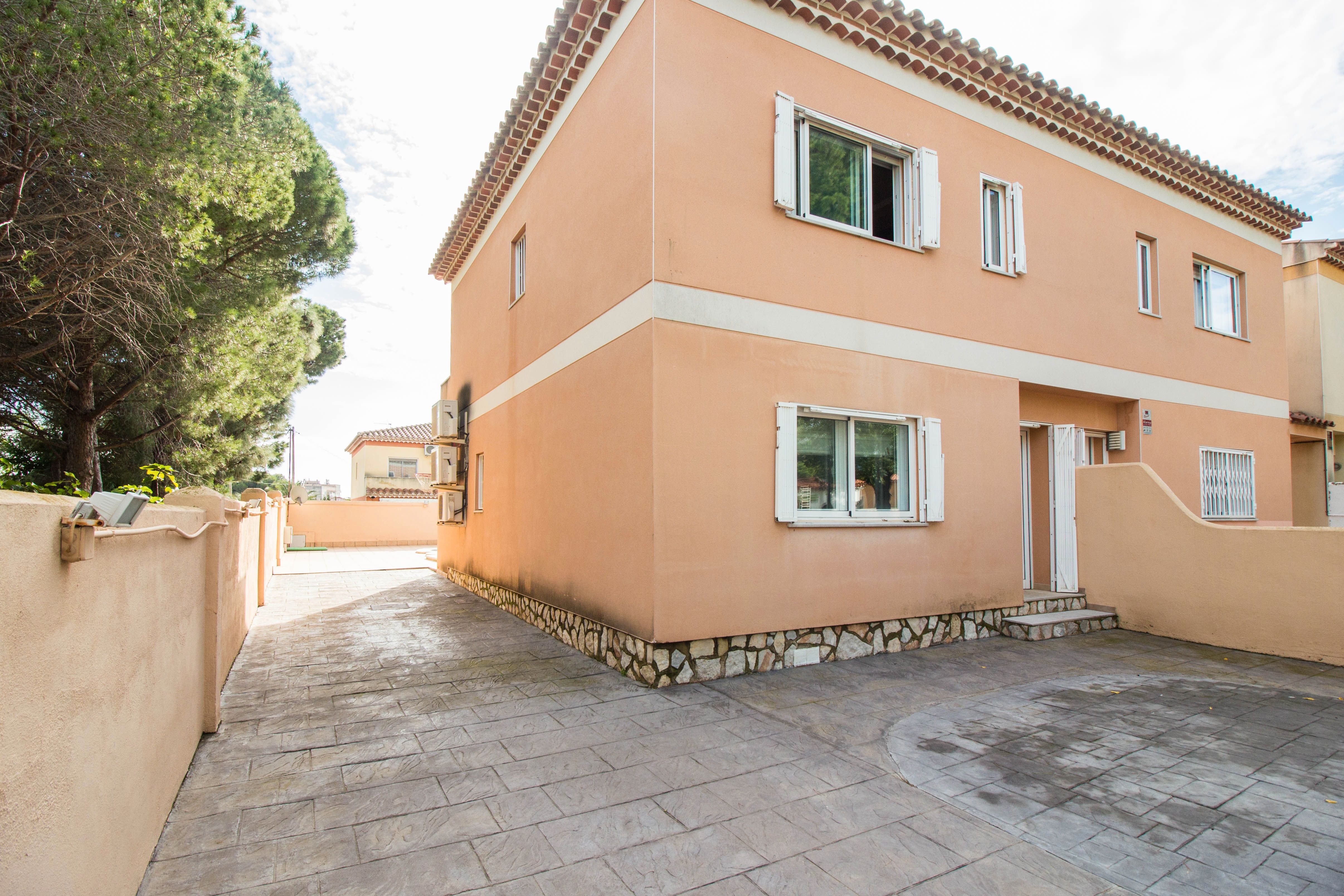 House or chalet for sale in Centre