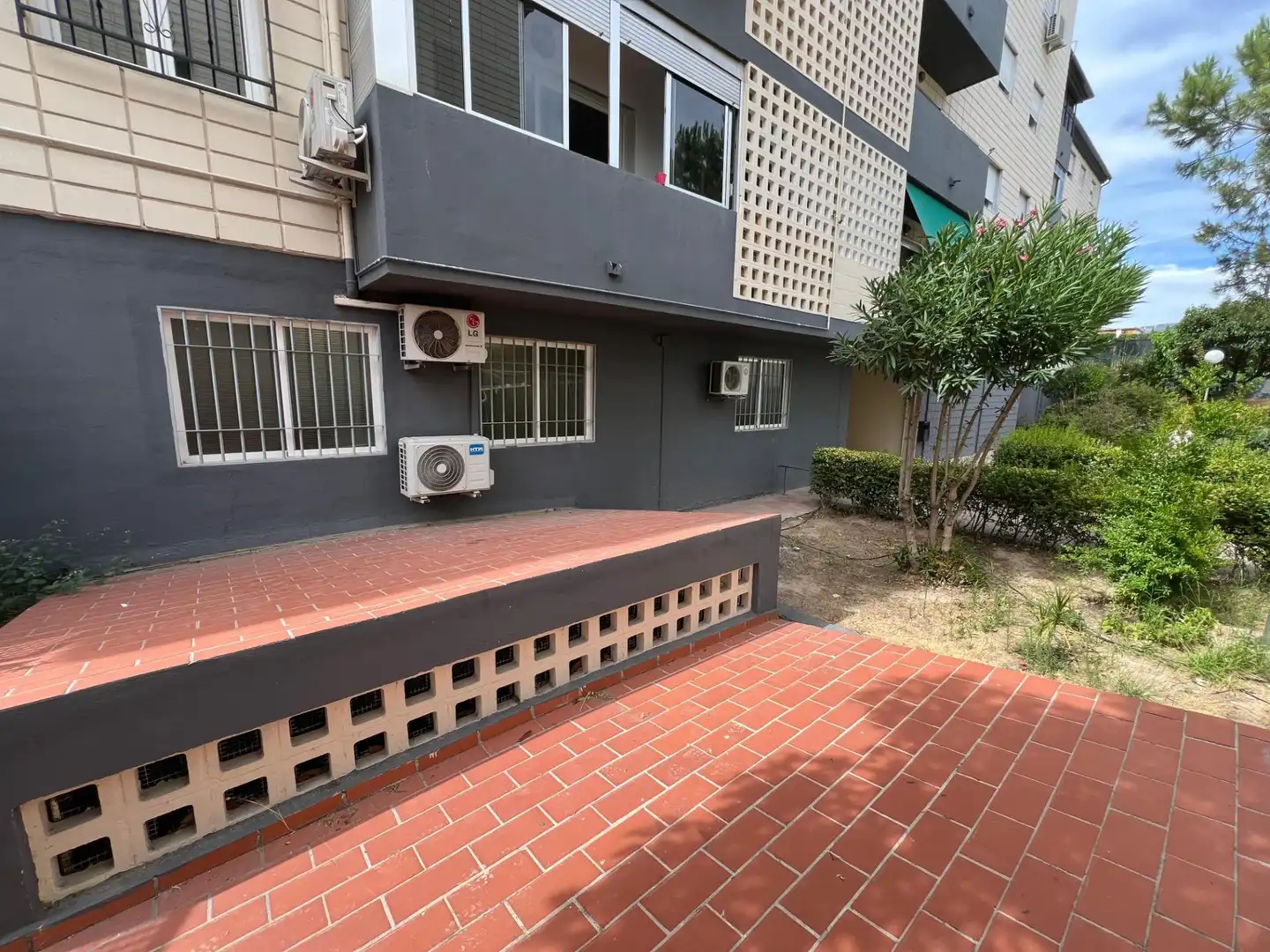 Exterior view of Commercial properties for sale in Maracena  with Air Conditioner and Furnished
