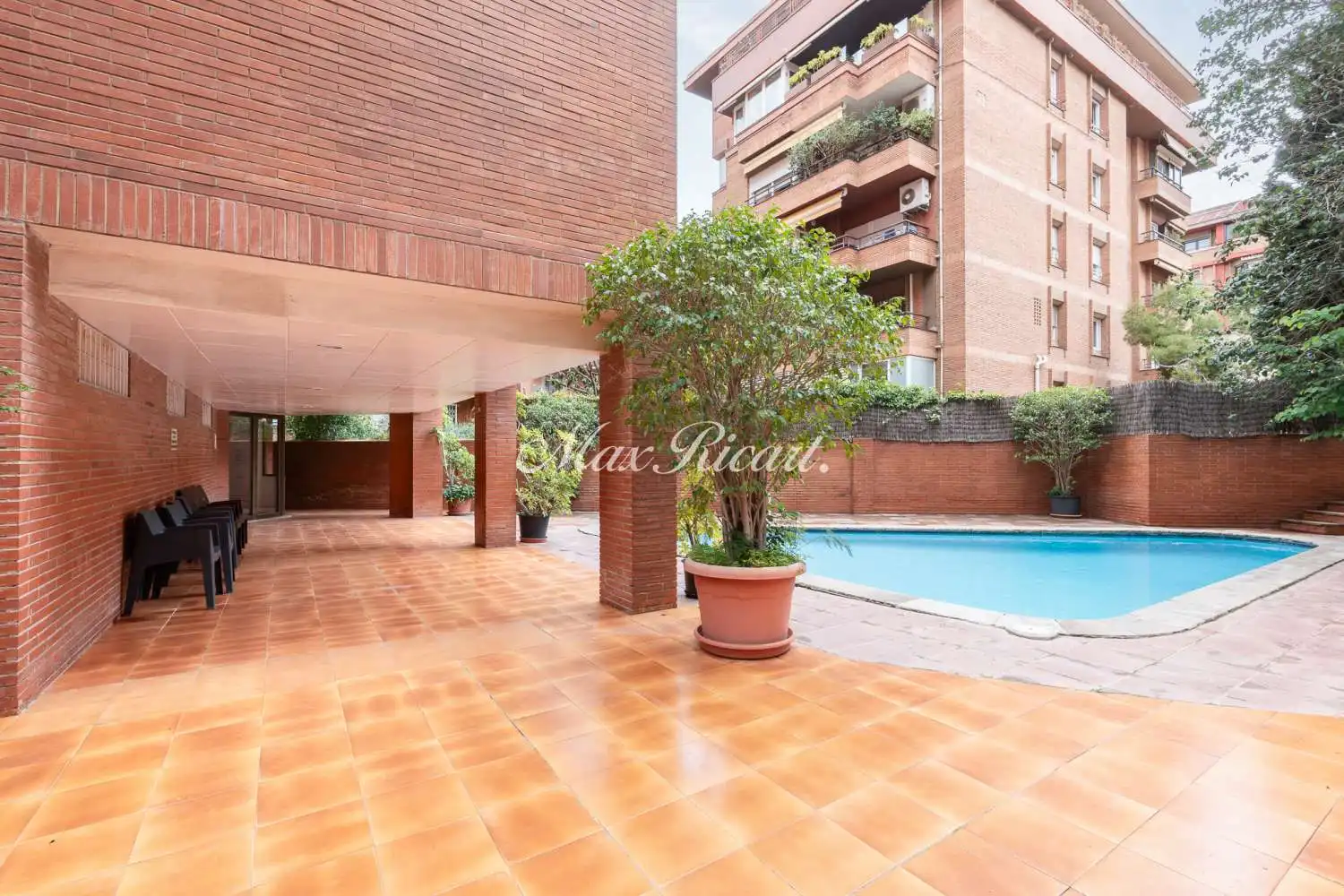 Schwimmbecken von Wohnung zum Verkauf in Barcelona mit Klimaanlage, Heizung und Terrasse