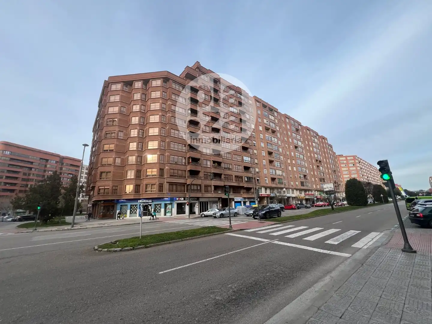 Außenansicht von Wohnung zur Miete in Burgos mit Heizung, Terrasse und Abstellraum