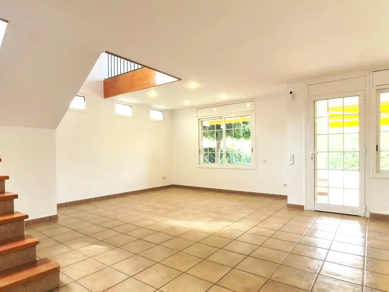 Sala d'estar de Casa o xalet en venda en Matadepera amb Aire condicionat, Jardí privat i Terrassa