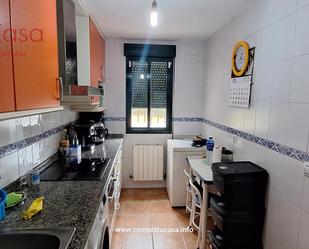 Cuina de Casa adosada en venda en Trescasas amb Calefacció, Jardí privat i Traster
