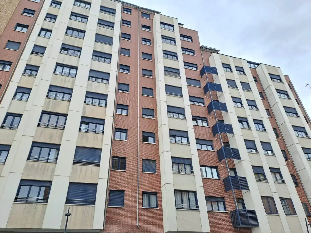 Vista exterior de Piso en venta en Burgos con Calefacción, Parquet y Trastero