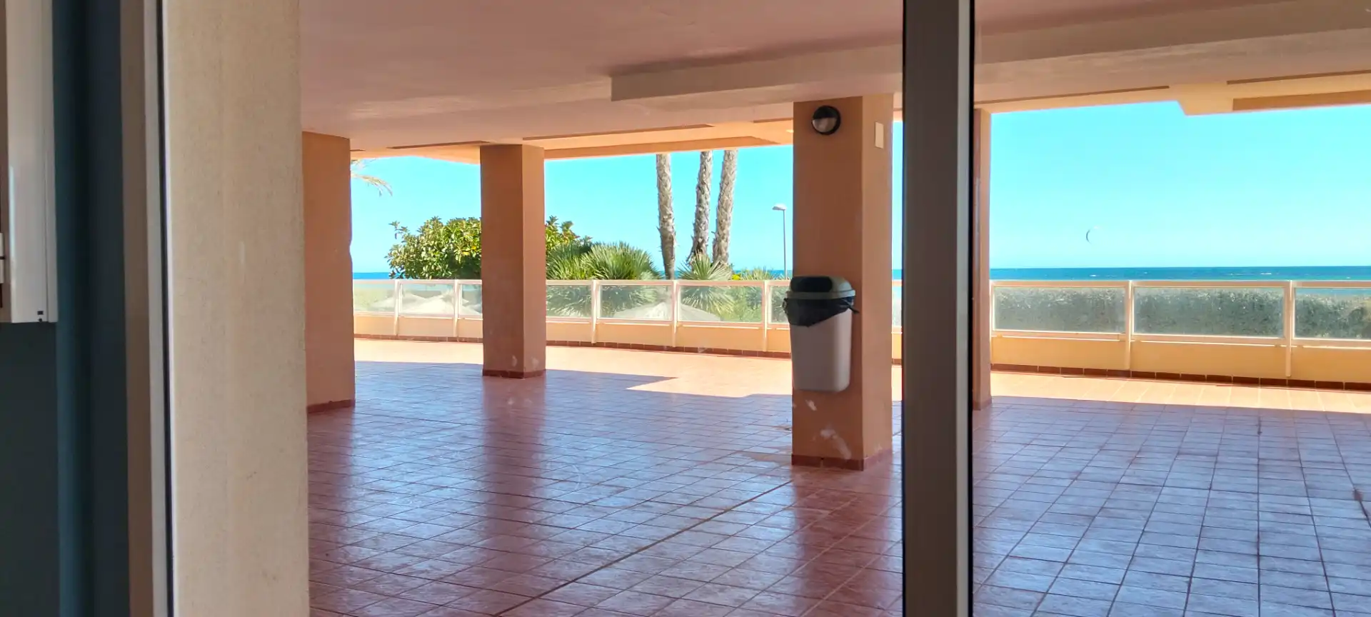 Terrasse von Wohnung zum Verkauf in La Manga del Mar Menor mit Klimaanlage, Heizung und Privatgarten