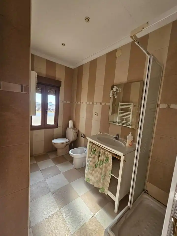 Baño de Casa adosada de alquiler en Alcalá de Henares con Aire acondicionado y Jardín privado