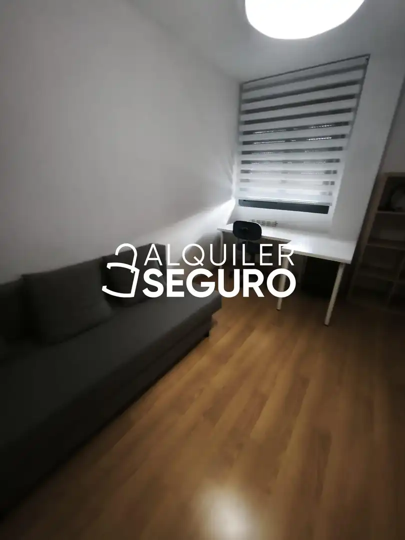 Bedroom of Flat for rent in Zaragoza  with Air Conditioner, Heating and Terrace