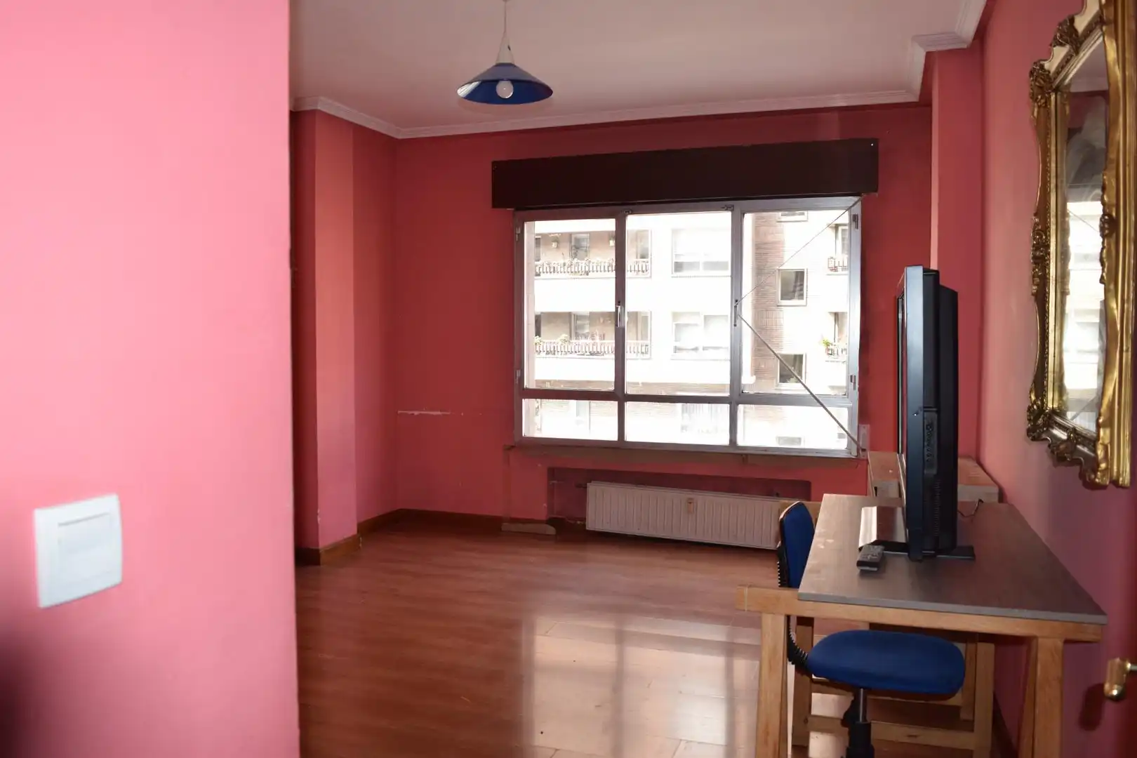 Dormitori de Pis en venda en Oviedo  amb Calefacció, Parquet i Traster