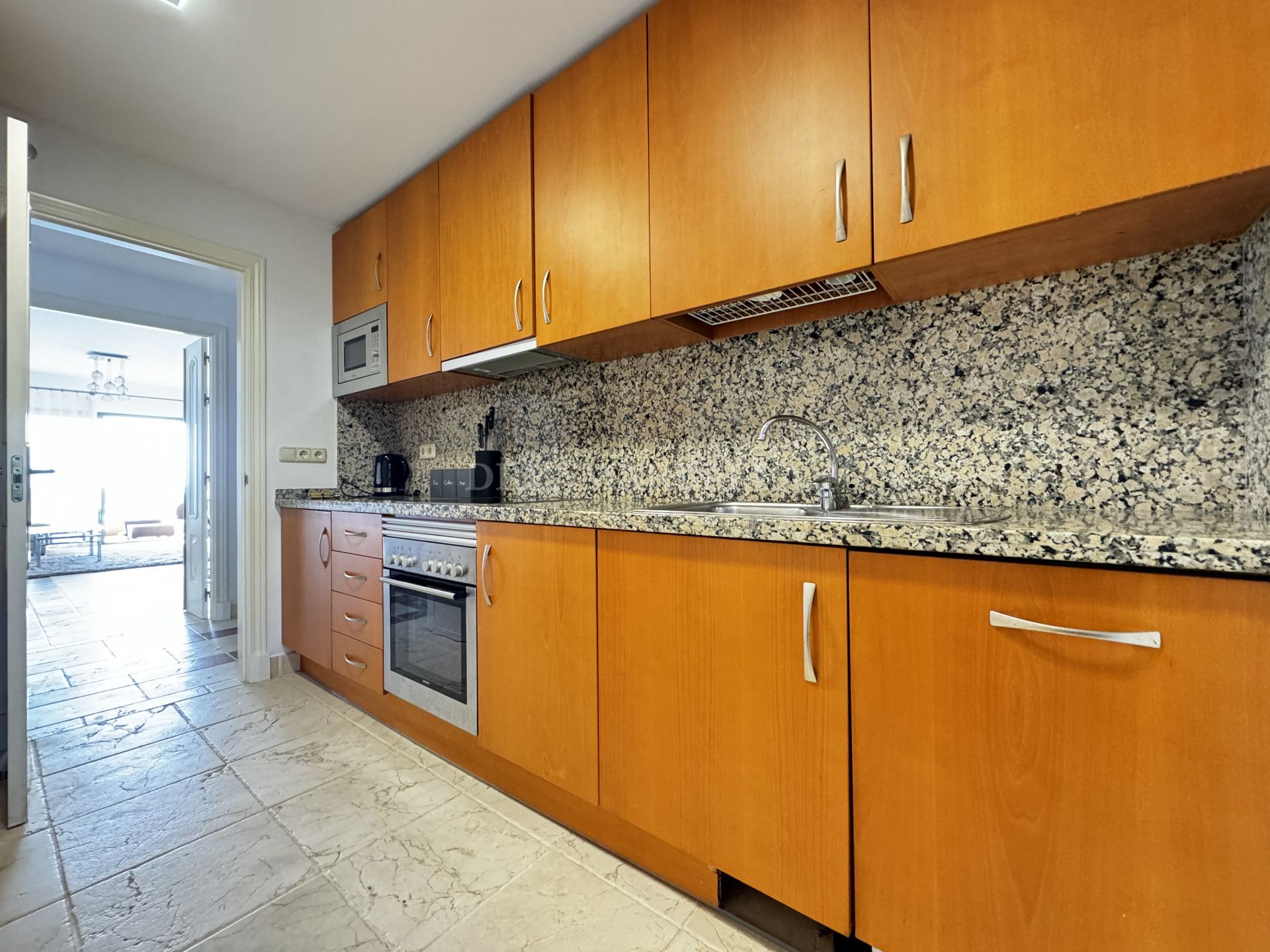 Cocina de Apartamento de alquiler en Estepona con Aire acondicionado, Calefacción y Terraza