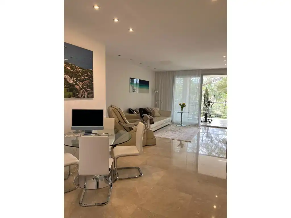 Sala de estar de Apartamento de alquiler en Calvià con Aire acondicionado, Jardín privado y Terraza