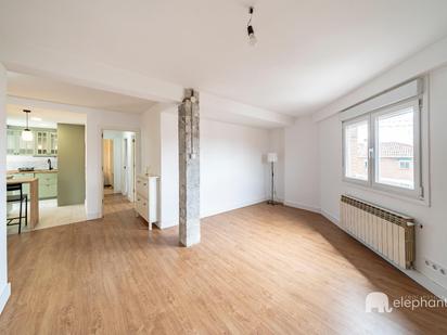 Bedroom of Flat for sale in  Madrid Capital  with Air Conditioner, Heating and Terrace