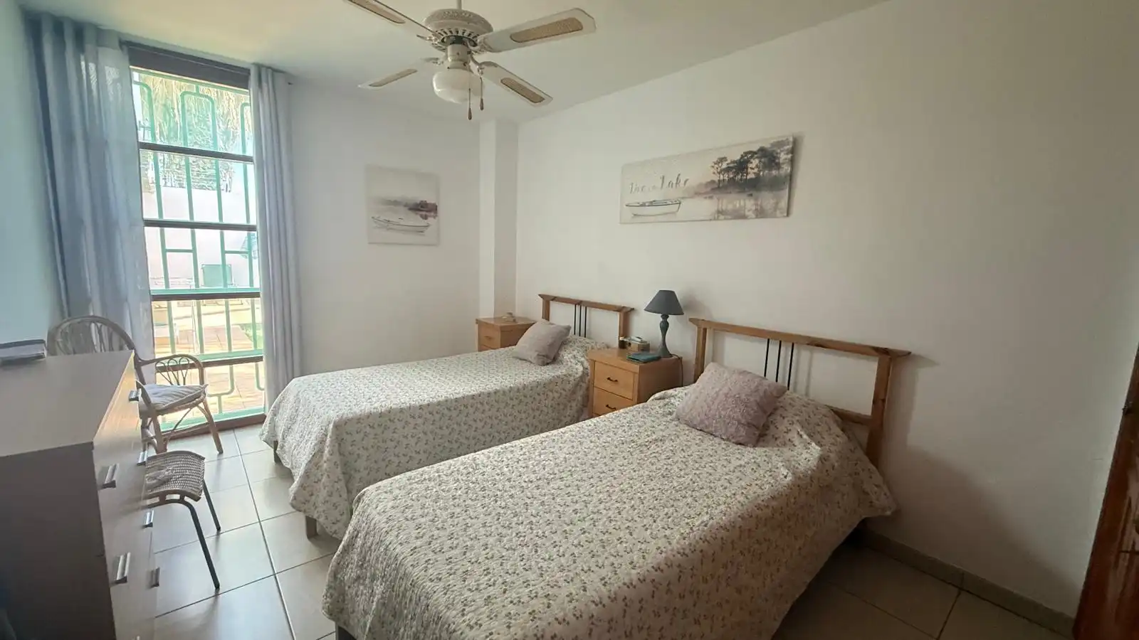 Schlafzimmer von Erdgeschoss zum Verkauf in Arona mit Privatgarten, Terrasse und Abstellraum