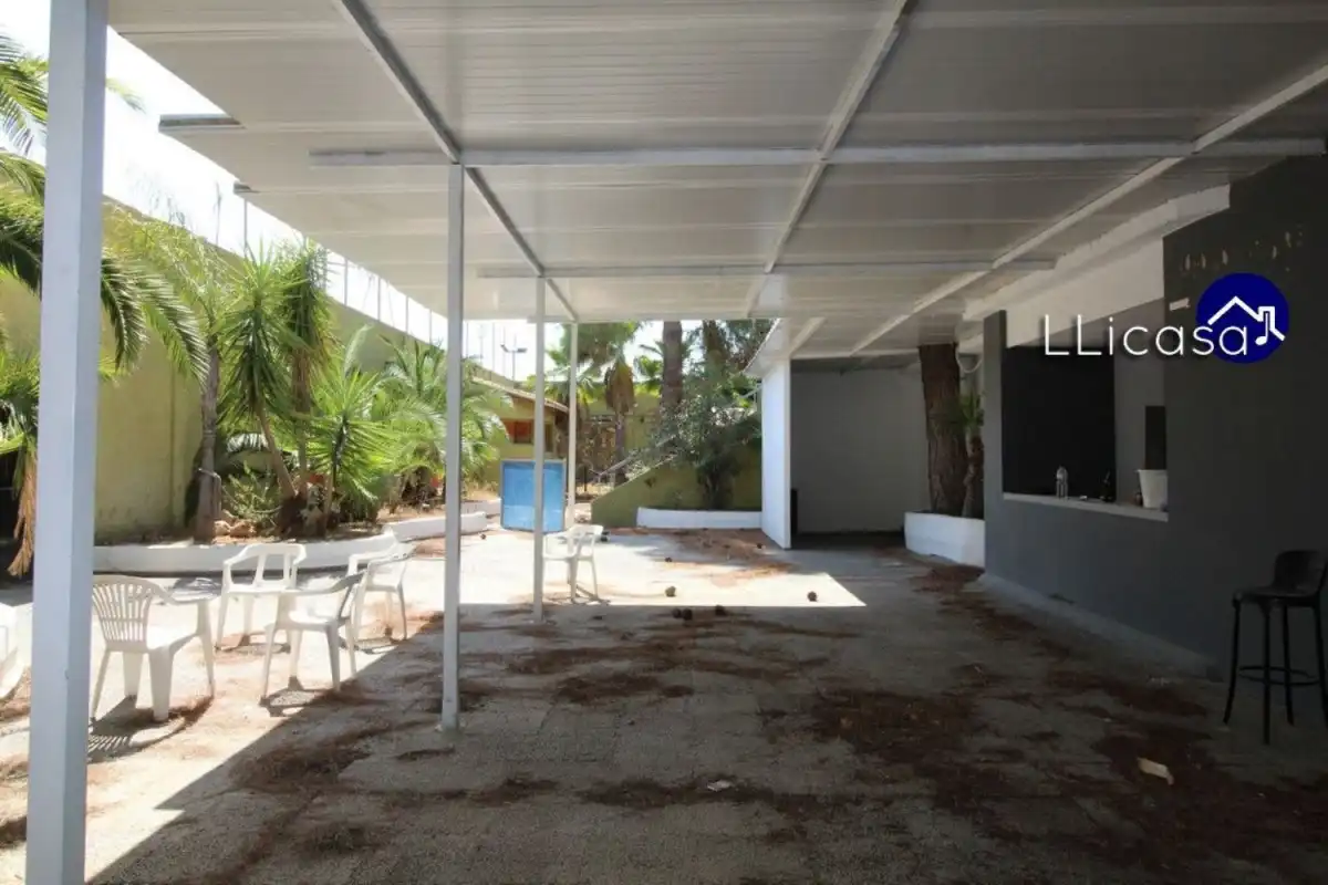 Terrasse von Geschaftsraum zum Verkauf in La Pobla de Vallbona mit Klimaanlage