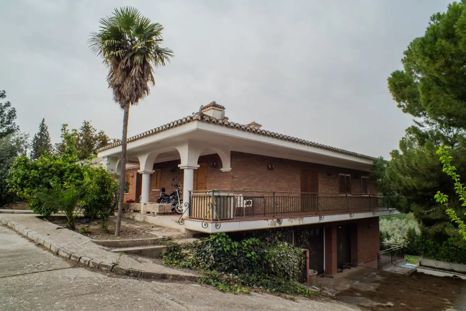 Vista exterior de Casa o xalet en venda en Loja amb Jardí privat, Terrassa i Piscina