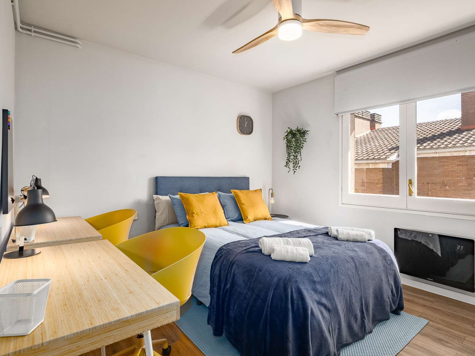 Bedroom of Flat to share in Sant Cugat del Vallès  with Air Conditioner, Heating and Terrace