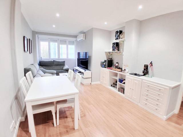 Piso en Venta en De Castrillo De Aza en Santa Eugenia