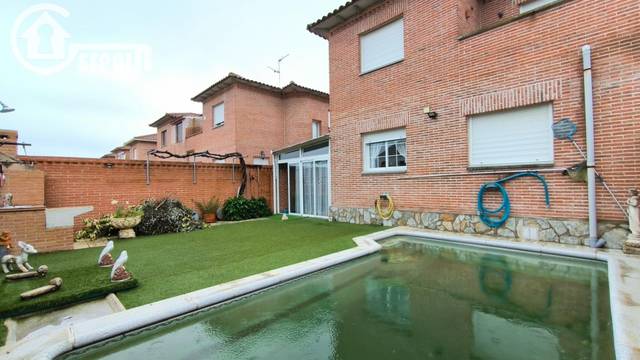 Casa-chalet en Venta en  DON QUIJOTE en Santa Olalla